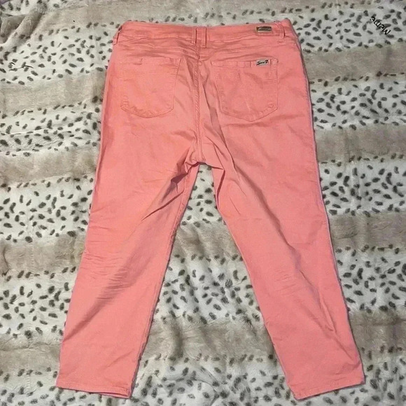 Women’s High Rise Skinny Crop Seven Jeans - Picture 2 of 6